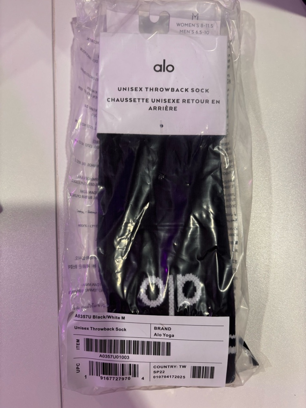 ALO UNISEX THROWBACK SOCK - BLACK